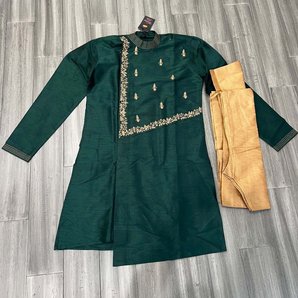 Elegant Men’s Asymmetrical Green Kurta!